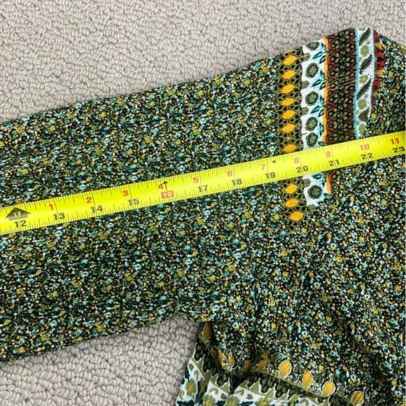 Floral Multicolor Women's boho flowy blouse - Picture 2 of 7